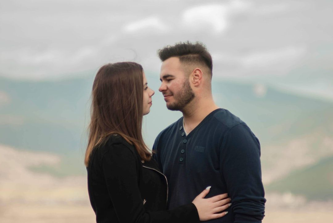 Photo Couple hugging