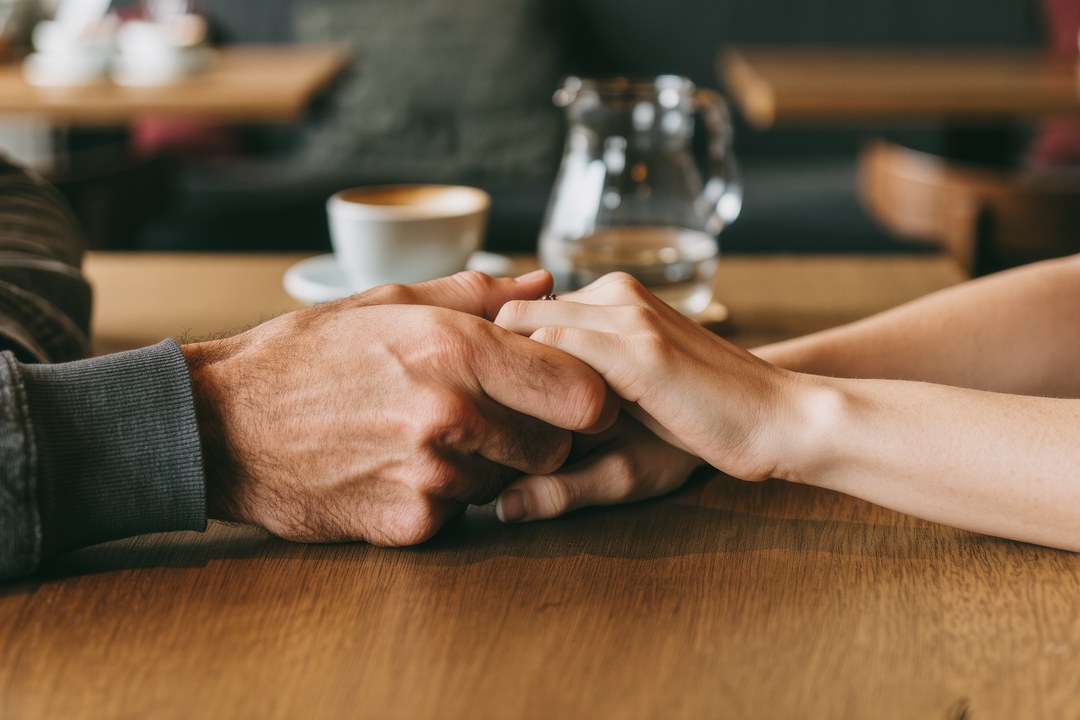 Photo Couple talking